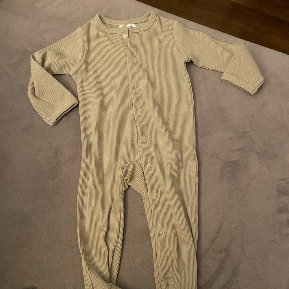 Mebie baby snap footie